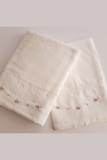 Λαδόπανο λινό με κεντημένα λουλουδάκια 