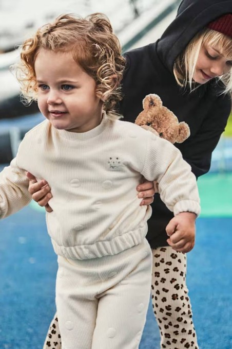 Φόρμα για μωρό κρεμ Mayoral 