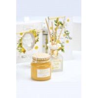 Μπομπονιέρα κερί κίτρινο floral chic με ξύλινο καπάκι