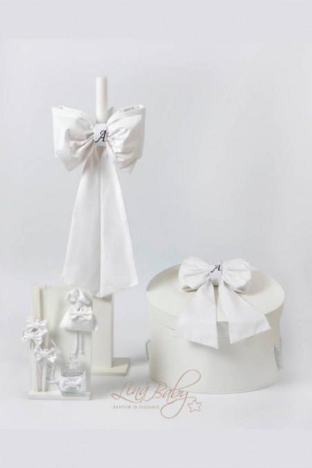 Πακέτο βάπτισης λευκό με εντυπωσιακούς φιόγκους και μονόγραμμα Lina Baby