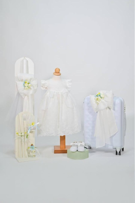 Βαπτιστικό πακέτο για κορίτσι λευκό με λουλουδάκια
